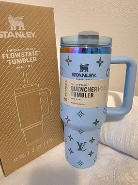 Stanley Lt Blue Iridescent Engraved Logo FlowState Quencher Tumbler 40 Oz